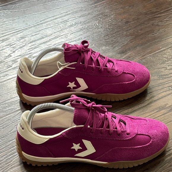 Like New Converse Women's Sneakers in Vibrant Violet & White - Picture 6 of 13